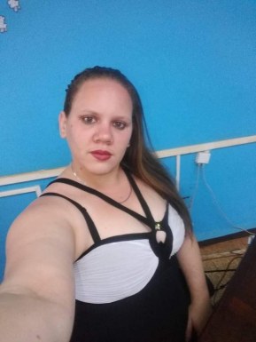 <span>Beatriz, 25</span>&nbsp;<span style='width: 25px; height: 16px; float: right; background-image: url(/bitmaps/flags_small/CU.PNG)'>&nbsp;</span><br><span>habana, Kuba</span>&nbsp;<input type='button' class='joinbtn' style='float: right' value='JOIN NOW' />