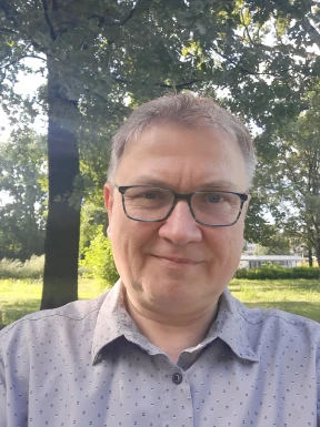 <span>Adrian, 61</span>&nbsp;<span style='width: 25px; height: 16px; float: right; background-image: url(/bitmaps/flags_small/DE.PNG)'>&nbsp;</span><br><span>Berlin, Germany</span>&nbsp;<input type='button' class='joinbtn' style='float: right' value='JOIN NOW' />