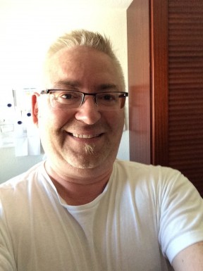 <span>Tom, 53</span>&nbsp;<span style='width: 25px; height: 16px; float: right; background-image: url(/bitmaps/flags_small/CH.PNG)'>&nbsp;</span><br><span>Zürich, Швейцария</span>&nbsp;<input type='button' class='joinbtn' style='float: right' value='JOIN NOW' />