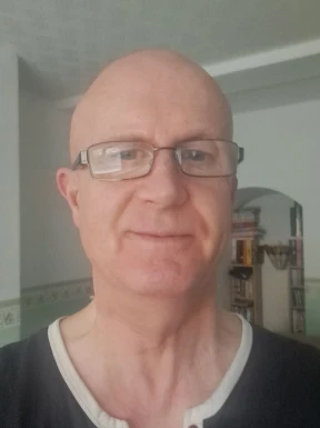 English men looking for love