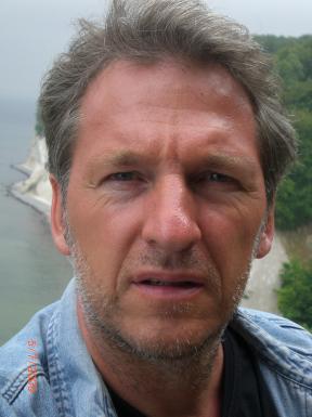 <span>Ralph, 64</span>&nbsp;<span style='width: 25px; height: 16px; float: right; background-image: url(/bitmaps/flags_small/DE.PNG)'>&nbsp;</span><br><span>Berlin, ドイツ</span>&nbsp;<input type='button' class='joinbtn' style='float: right' value='JOIN NOW' />