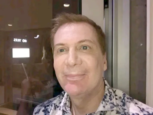 <span>Frank Walter , 63</span>&nbsp;<span style='width: 25px; height: 16px; float: right; background-image: url(/bitmaps/flags_small/US.PNG)'>&nbsp;</span><br><span>New York, Сполучені Штати Америки</span>&nbsp;<input type='button' class='joinbtn' style='float: right' value='JOIN NOW' />