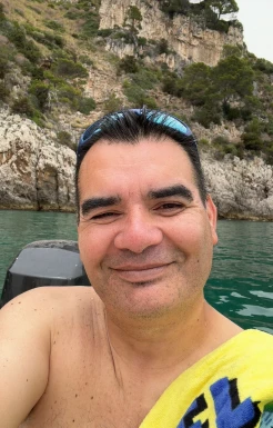 <span>Filippo, 55</span>&nbsp;<span style='width: 25px; height: 16px; float: right; background-image: url(/bitmaps/flags_small/IT.PNG)'>&nbsp;</span><br><span>Bologna, Італія</span>&nbsp;<input type='button' class='joinbtn' style='float: right' value='JOIN NOW' />
